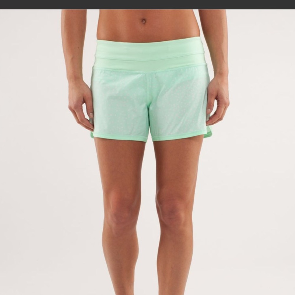 Lululemon mint green shorts w/white polka dots sz6